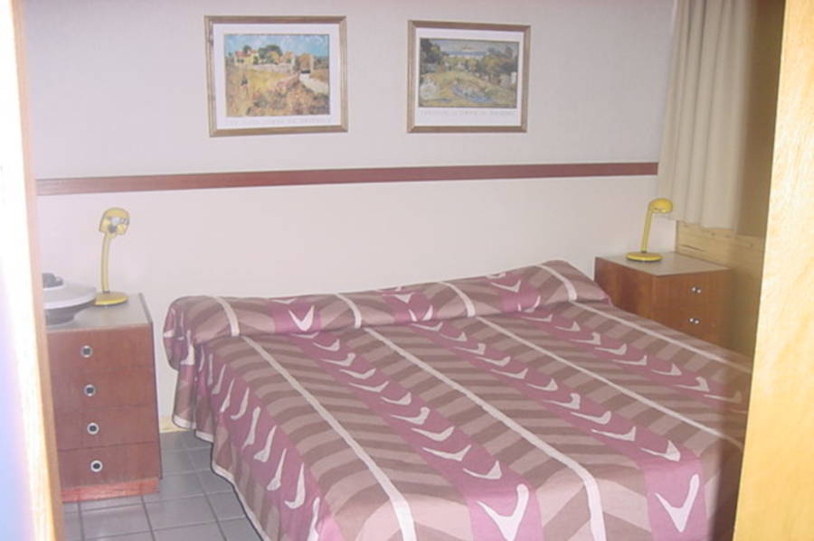 Dormitorio con cama matrimonial Géminis Apart